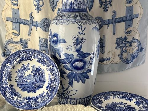 Hành Trình Lam Sắc: Khám Phá Nguồn Gốc, Lịch Sử và Họa Tiết của Gốm Sứ Men Lam Blue and White